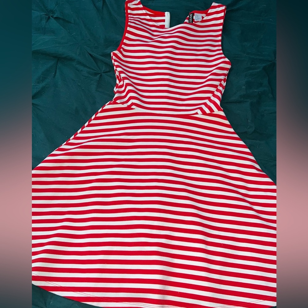 Red and white DIVIDED striped dress